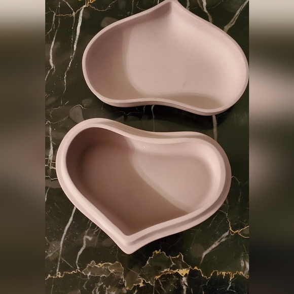 Classic Wedgewood Rare Lilac Color Jasperware Heart Shaped Trinket Box/Lid - Picture 4 of 15